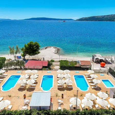 Apartment Medena In Seget Donji, With Pools Trogir