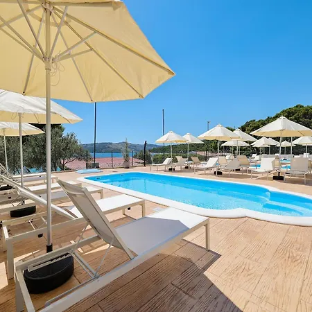 Apartment Medena In Seget Donji, With Pools